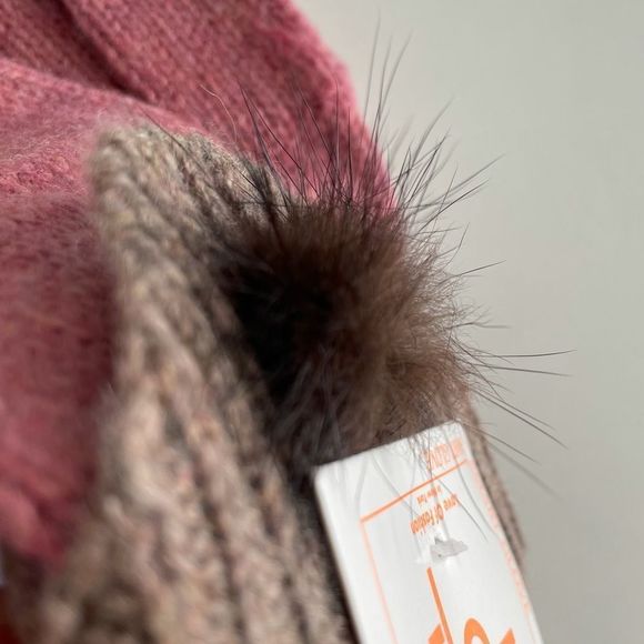 LOF Dusty Rose Pink Knit Gloves, Smart Tech Finger Tips, Fur Puff Decora… - Picture 2 of 5